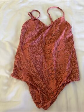Acacia S worn lining suit